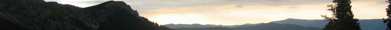 Morgendlicher Horizont beim Aufstieg zum Graf Meran Haus (1836m).