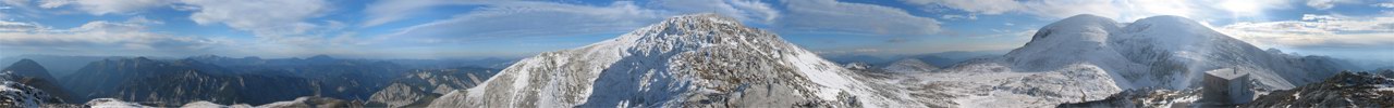 360� Pano mit Schiestlhaus und rechts dem Hochschwab (2277m).