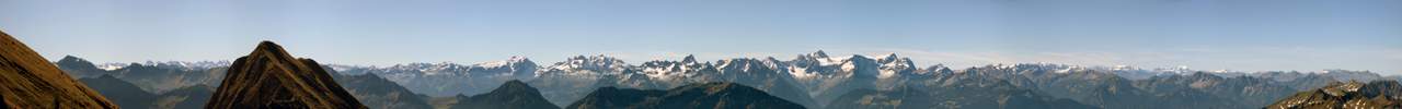 Panorama vom Gipfel nach S�den, in der Mitte Zimba und Schesaplana.