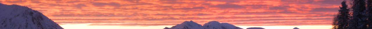  Der Himmel "brennt" �ber Hochhaide und Gro�em B�senstein.