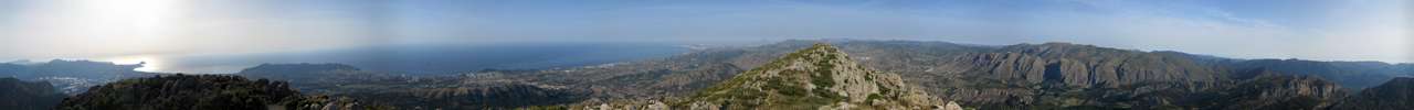 360� Panorama vom Gipfel: Costa Blanca links und die Berge der Provinz Alicante rechts.