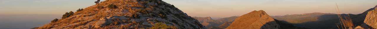 Sonnenaufgang �ber P. Divino (li.) und Pe�a de Sella (re.).