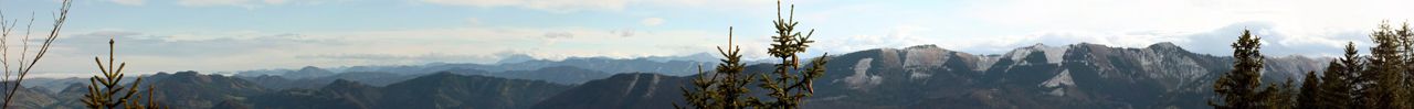 Blick vom Gipfel zum Almkogel-Kamm. Links ist auch der �tscher zu sehen.