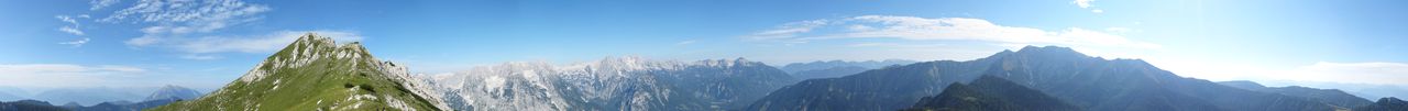 Blick vom Vorgipfel, von links: Grimming, im Vordergrund Hirscheck, dahinter Stoderkamm und rechts der Hochm�lbingzug.