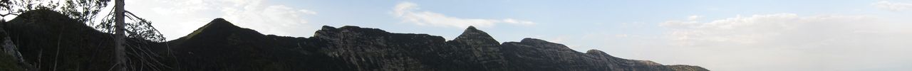 Beim Aufstieg sehe ich von links: Petergupf, Bannkogel, Bergwerkkogel, Mittagkogel, Hohe Schrott und Hochglegt.