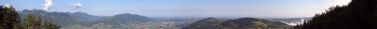 Blick nach W auf Pfannstein, Hochsalm und Eiskogel. Rechts der Mitte ist der Grillenparz zu sehen.