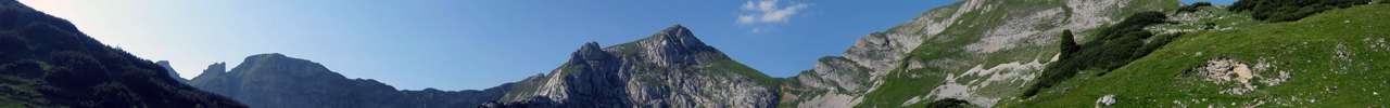 Beim Anstieg steht der Hochiss direkt vor mir (Mitte). Links das Dalfazjoch.