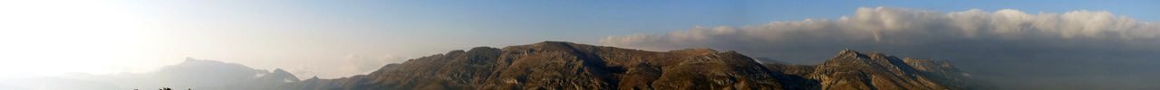 Blick vom Gipfel auf die Sierra de Serrella.