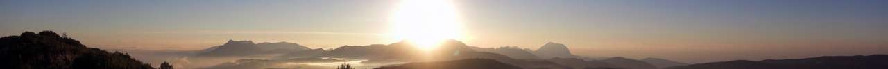 Sonnenaufgang �ber der Aitana gesehen vom Rentonar. Links Serrella und rechts Puig Campana.