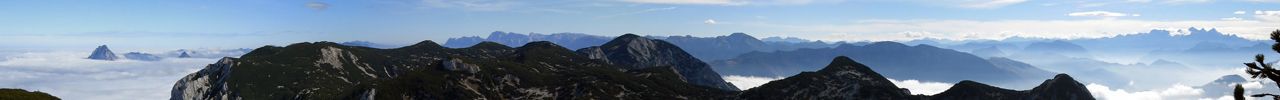 Blick vom Gr�nalmkogel nach SO. Links Eiblgupf, Brunnkogel, Gro�rr H�llkogel. Gnaze rechts Dachstein, ganz links Traunstein.