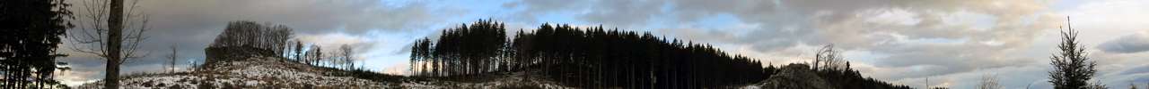 Links die Lindaumauer und ganz rechts die Antenne am Lindauer Berg.